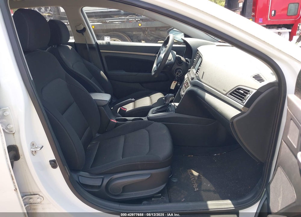 2018 HYUNDAI ELANTRA VIN: 5NPD84LF5JH358572