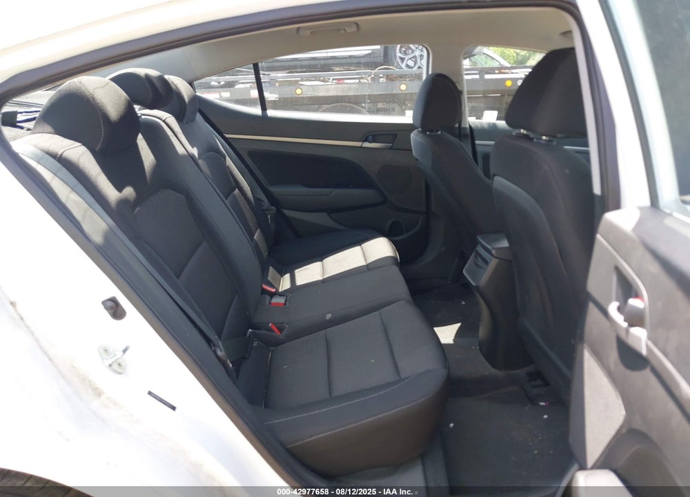 2018 HYUNDAI ELANTRA VIN: 5NPD84LF5JH358572