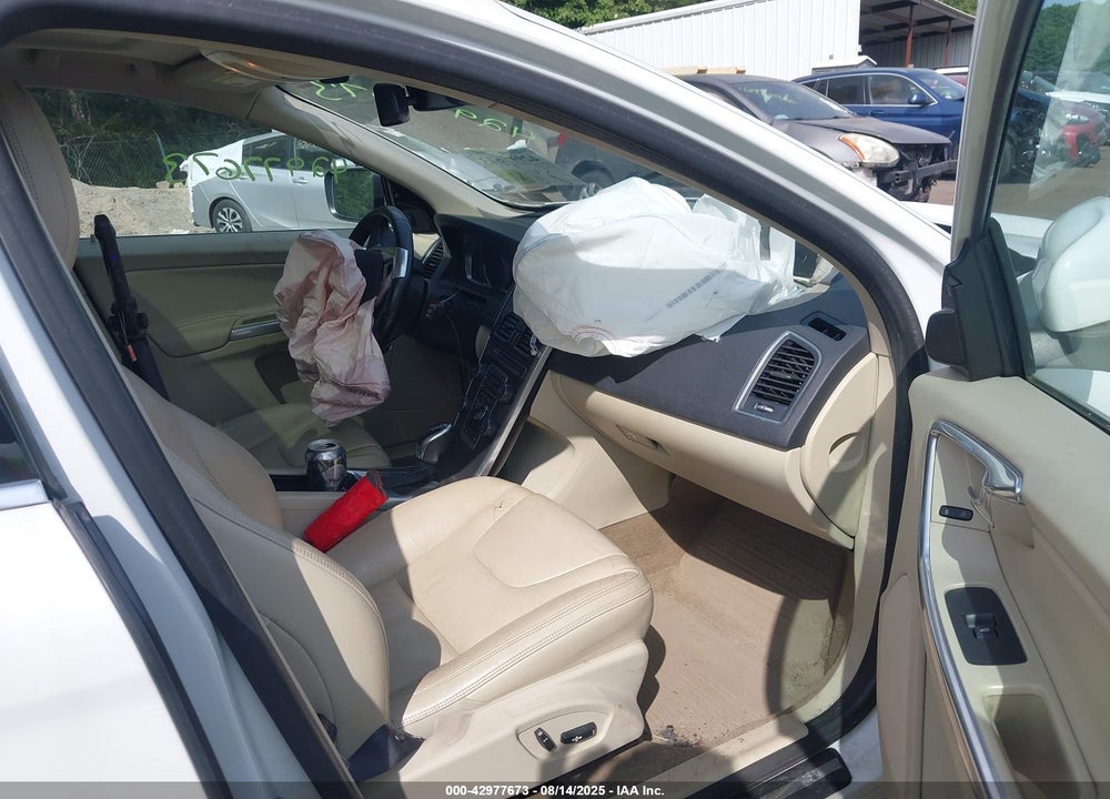 2014 VOLVO XC60 VIN: YV4902DZ4E2544330