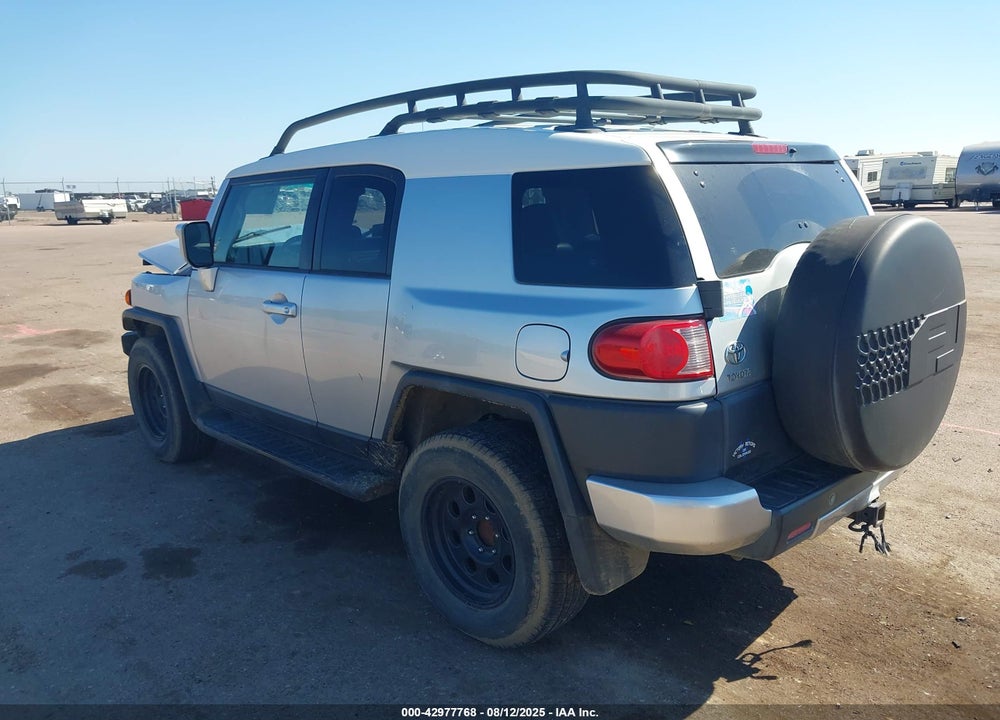 2007 TOYOTA FJ CRUISER VIN: JTEBU11F970052240