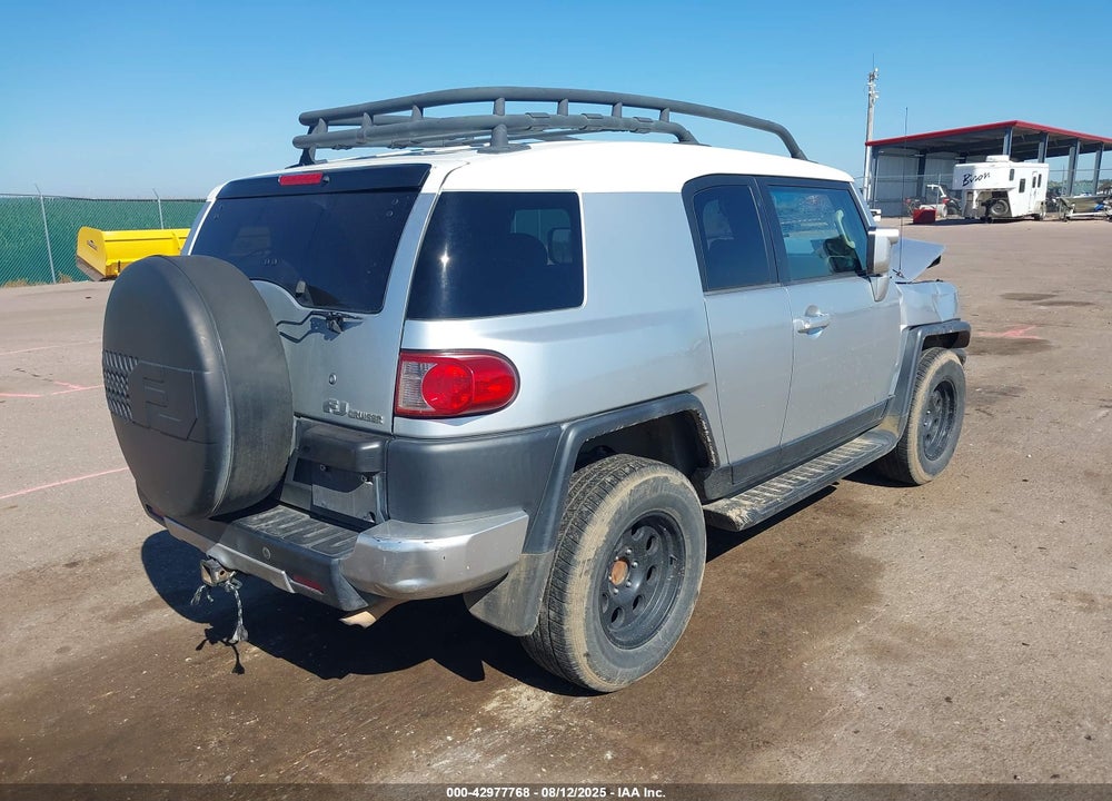 2007 TOYOTA FJ CRUISER VIN: JTEBU11F970052240