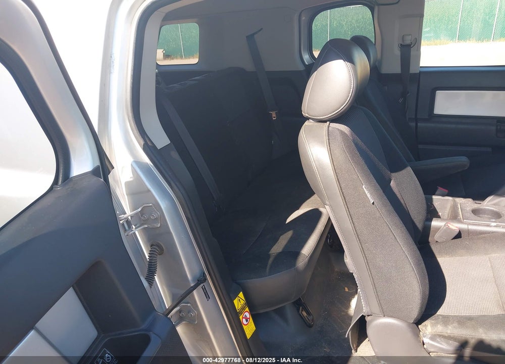 2007 TOYOTA FJ CRUISER VIN: JTEBU11F970052240