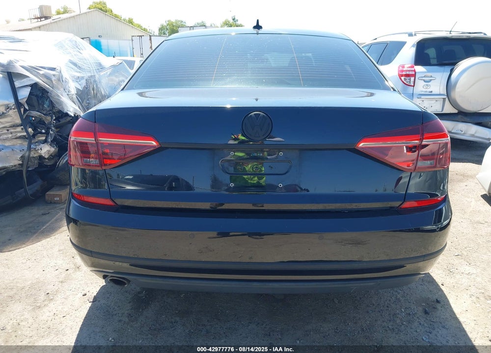 2018 VOLKSWAGEN PASSAT VIN: 1VWCA7A32JC007167