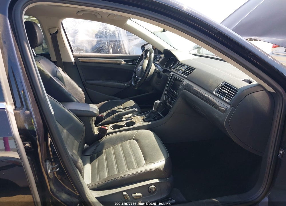 2018 VOLKSWAGEN PASSAT VIN: 1VWCA7A32JC007167