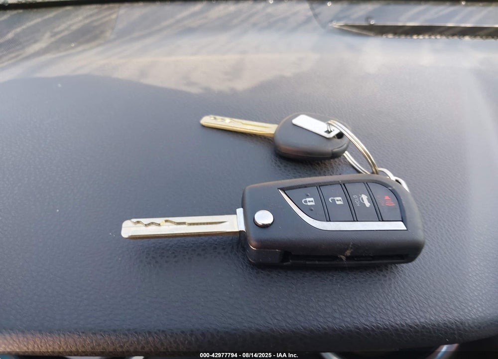 2018 TOYOTA CAMRY VIN: 4T1B11HK9JU637427