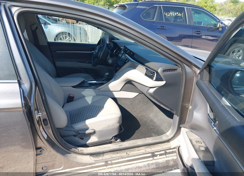 2018 TOYOTA CAMRY VIN: 4T1B11HK9JU637427