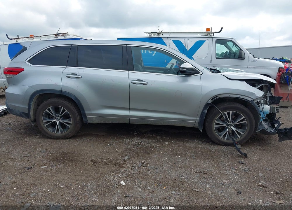 2017 TOYOTA HIGHLANDER VIN: 5TDBZRFH7HS388188