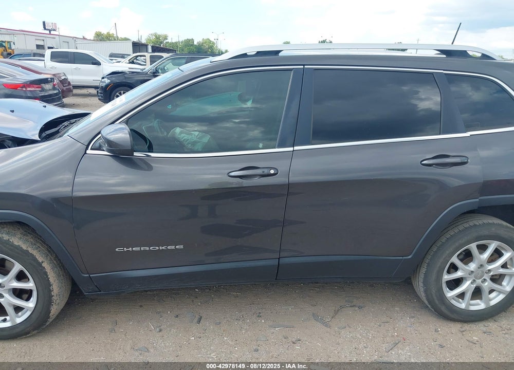 2018 JEEP CHEROKEE VIN: 1C4PJLLB8JD511198