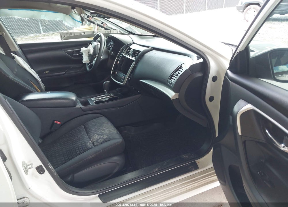 2017 NISSAN ALTIMA VIN: 1N4AL3AP8HC241880