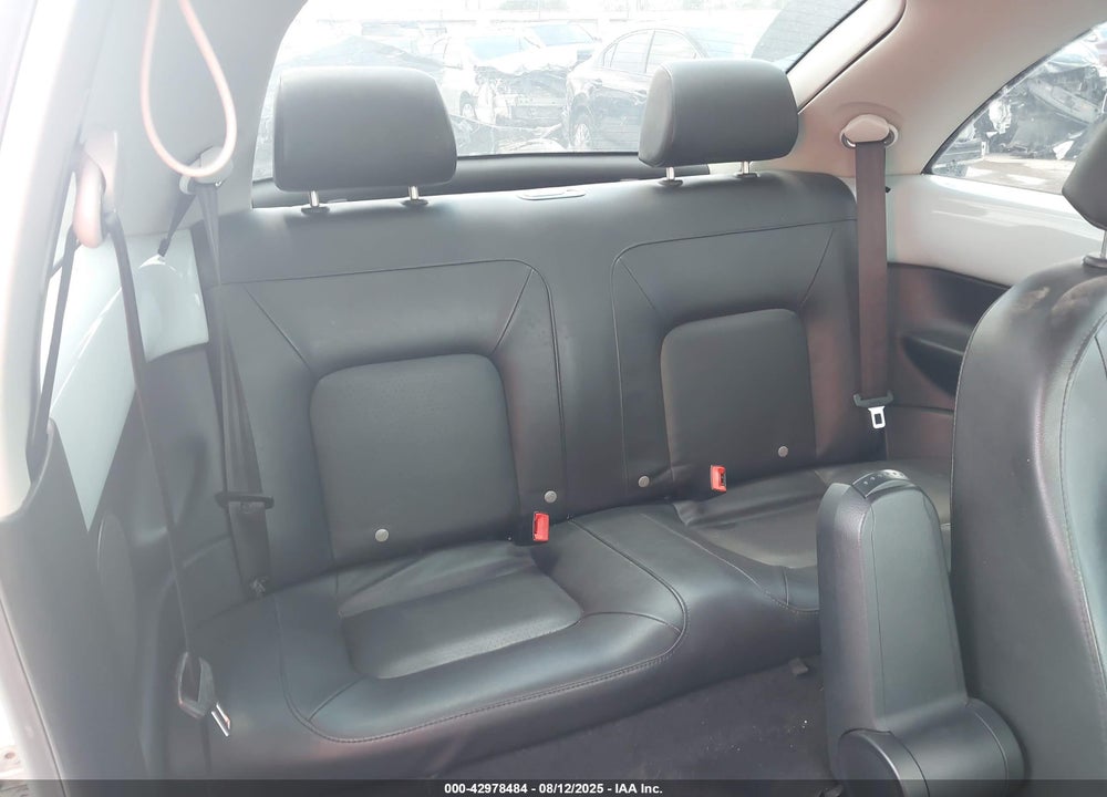 2010 VOLKSWAGEN BEETLE VIN: 3VWRW3AG2AM036657