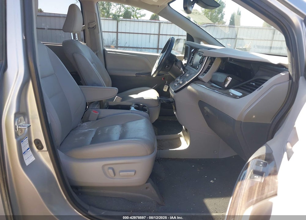2020 TOYOTA SIENNA XLE VIN: 5TDDZ3DCXLS247668