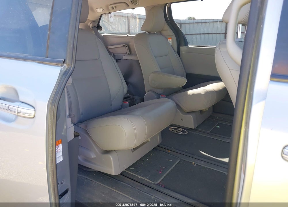 2020 TOYOTA SIENNA XLE VIN: 5TDDZ3DCXLS247668