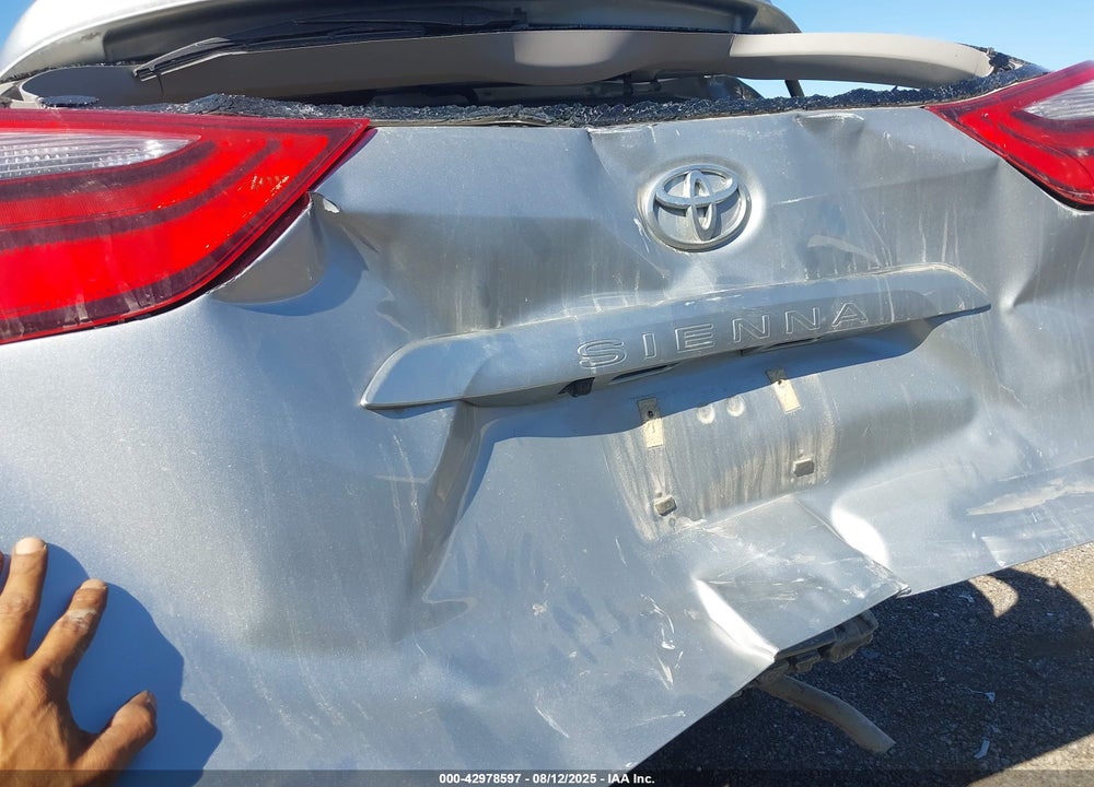 2020 TOYOTA SIENNA XLE VIN: 5TDDZ3DCXLS247668
