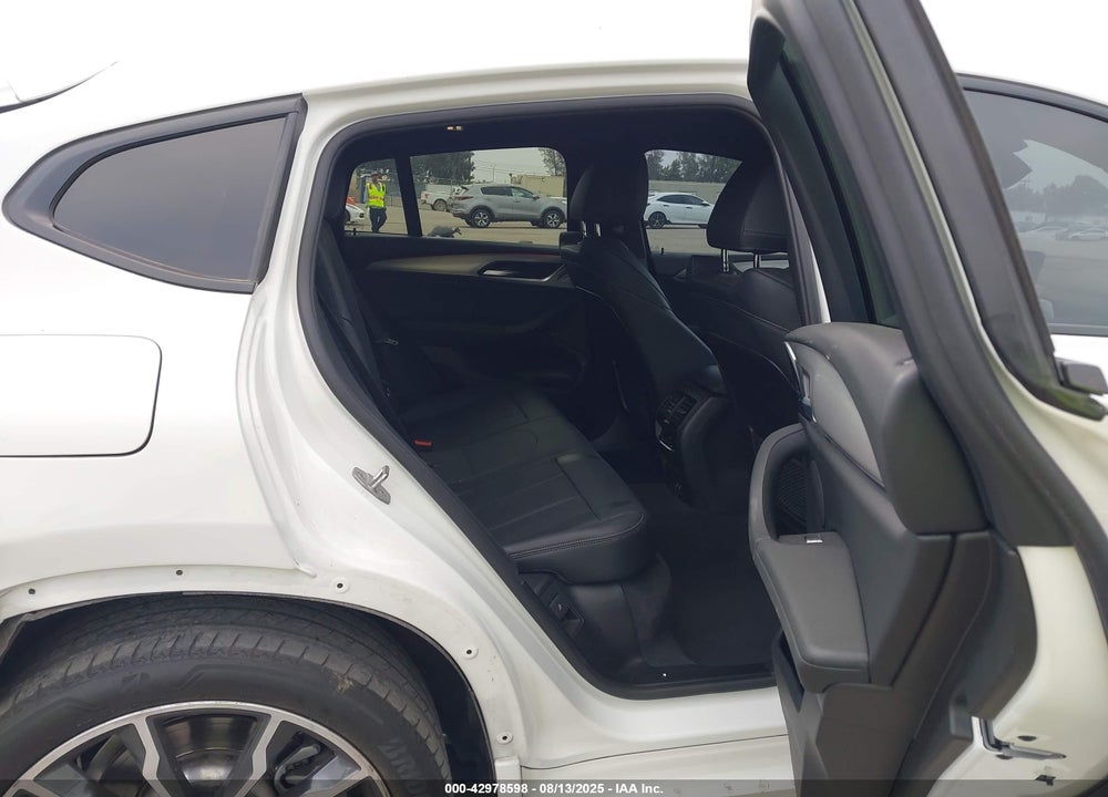 2023 BMW X4 VIN: 5UX33DT04P9R33721