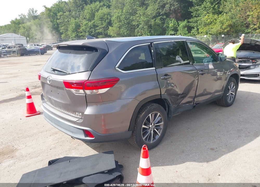 2019 TOYOTA HIGHLANDER VIN: 5TDKZRFHXKS558583