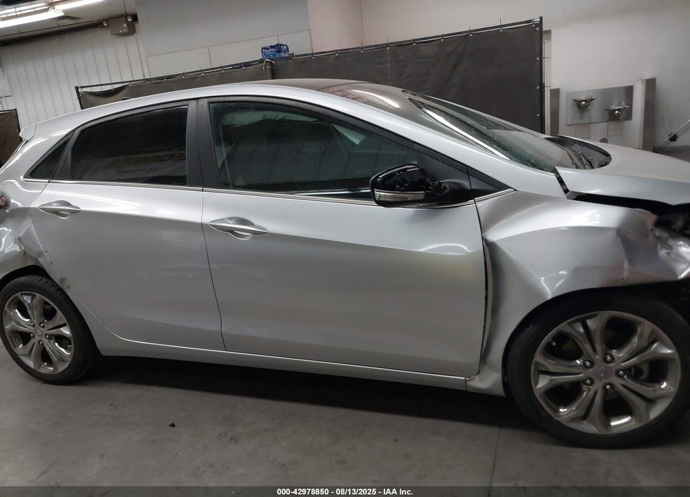 2015 HYUNDAI ELANTRA VIN: KMHD35LH7FU240182