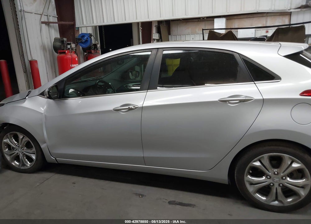 2015 HYUNDAI ELANTRA VIN: KMHD35LH7FU240182