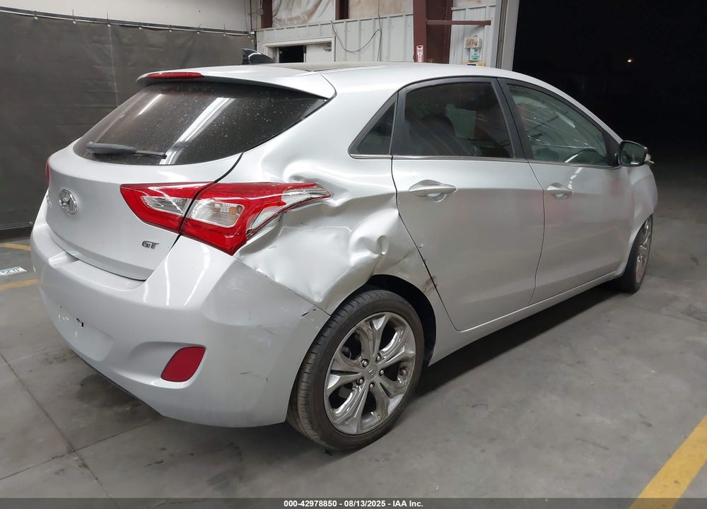 2015 HYUNDAI ELANTRA VIN: KMHD35LH7FU240182