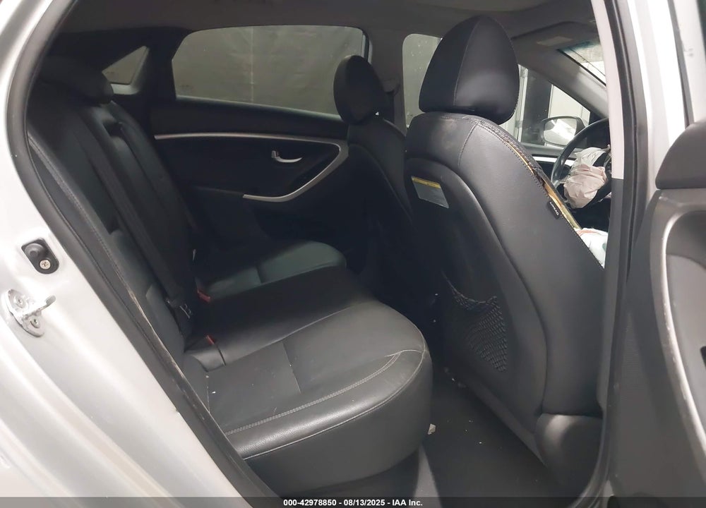 2015 HYUNDAI ELANTRA VIN: KMHD35LH7FU240182
