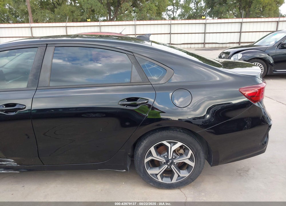 2019 KIA FORTE LXS VIN: 3KPF24AD5KE007016