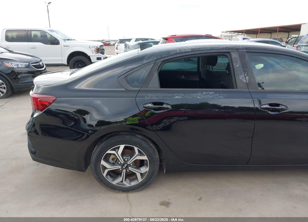2019 KIA FORTE LXS VIN: 3KPF24AD5KE007016