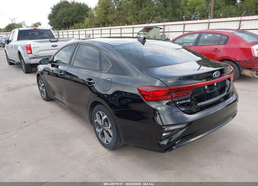 2019 KIA FORTE LXS VIN: 3KPF24AD5KE007016