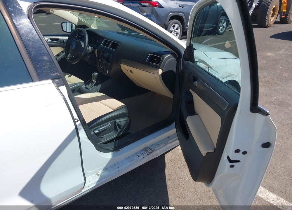 2014 VOLKSWAGEN JETTA VIN: 3VWL17AJ4EM419772