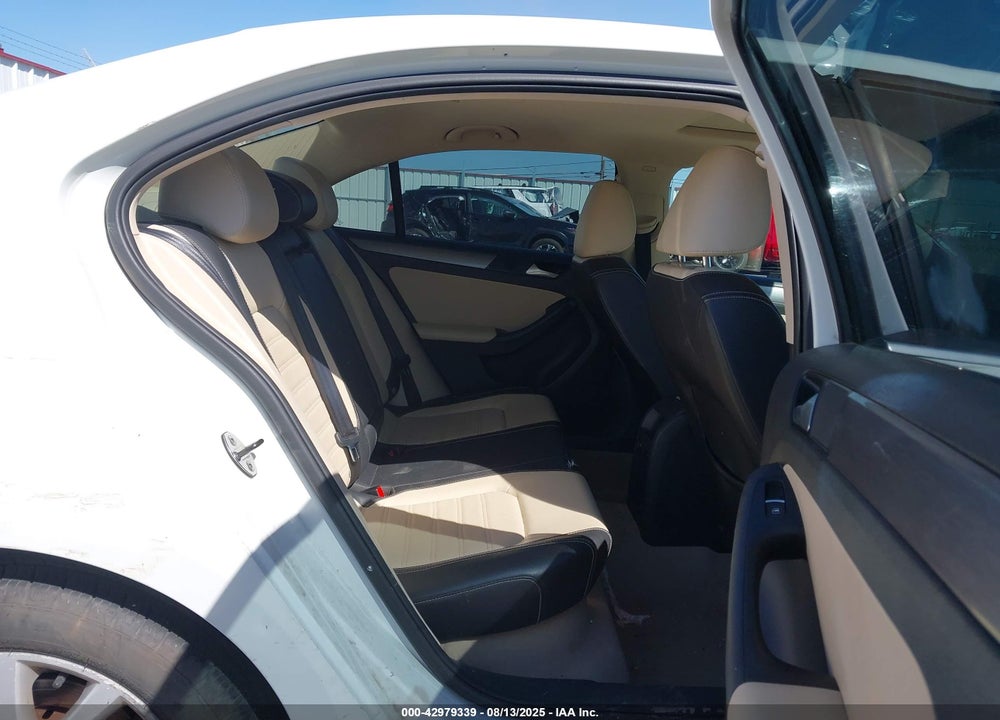 2014 VOLKSWAGEN JETTA VIN: 3VWL17AJ4EM419772
