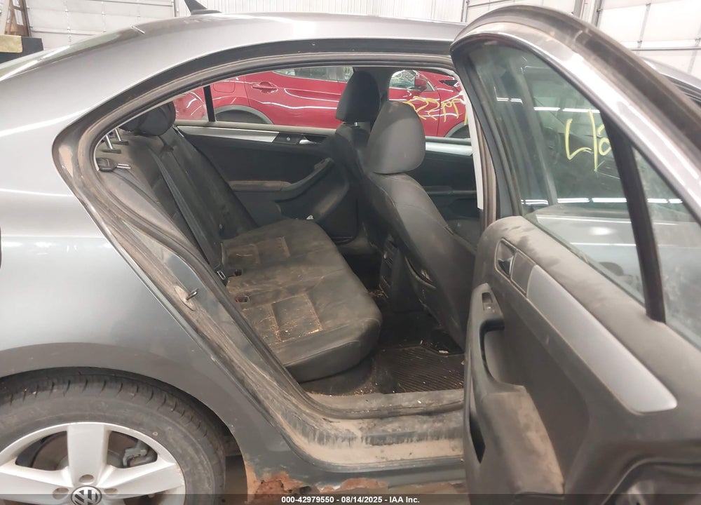 2011 VOLKSWAGEN JETTA VIN: 3VWLL7AJ1BM044770