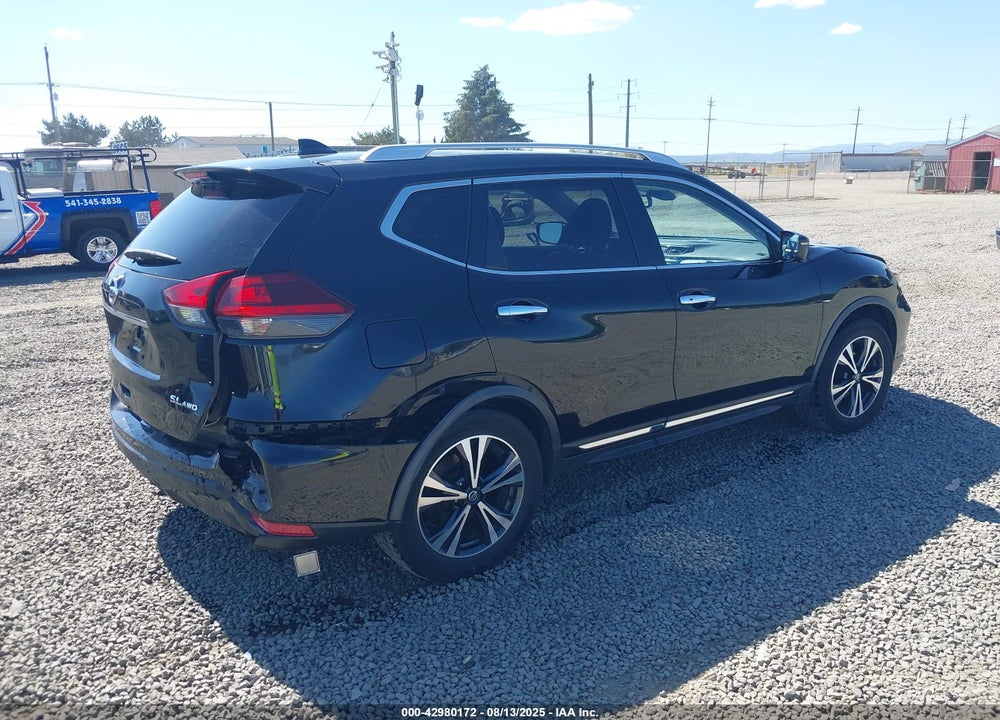 2018 NISSAN ROGUE VIN: JN8AT2MV4JW311883