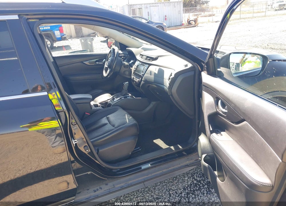 2018 NISSAN ROGUE VIN: JN8AT2MV4JW311883