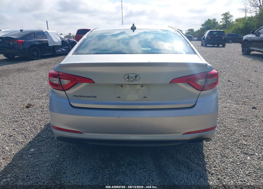 2015 HYUNDAI SONATA SE VIN: 5NPE24AF6FH019223