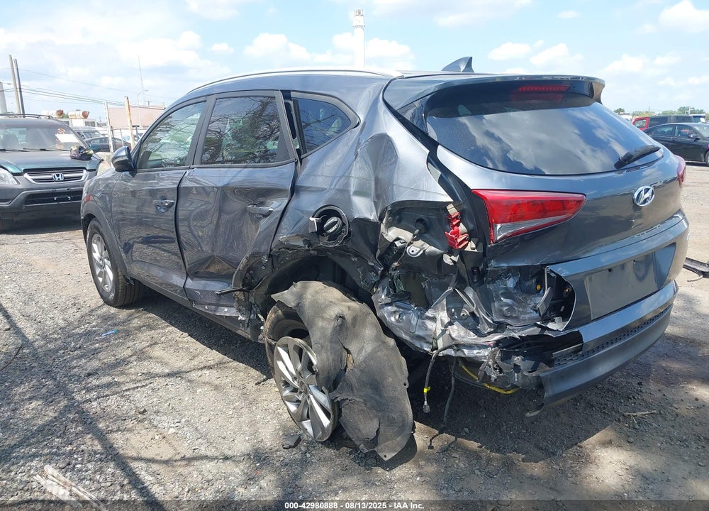 2018 HYUNDAI TUCSON VIN: KM8J3CA42JU632132