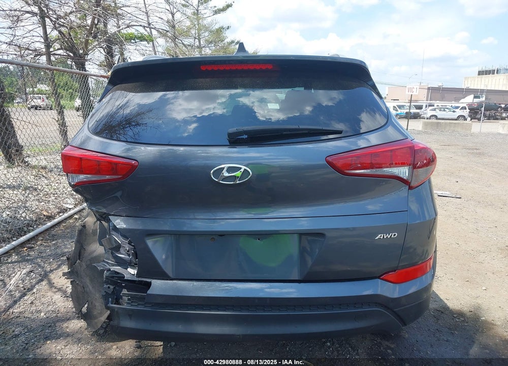 2018 HYUNDAI TUCSON VIN: KM8J3CA42JU632132