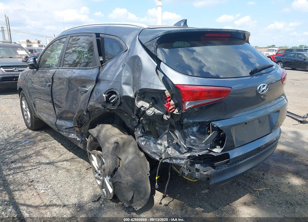 2018 HYUNDAI TUCSON VIN: KM8J3CA42JU632132
