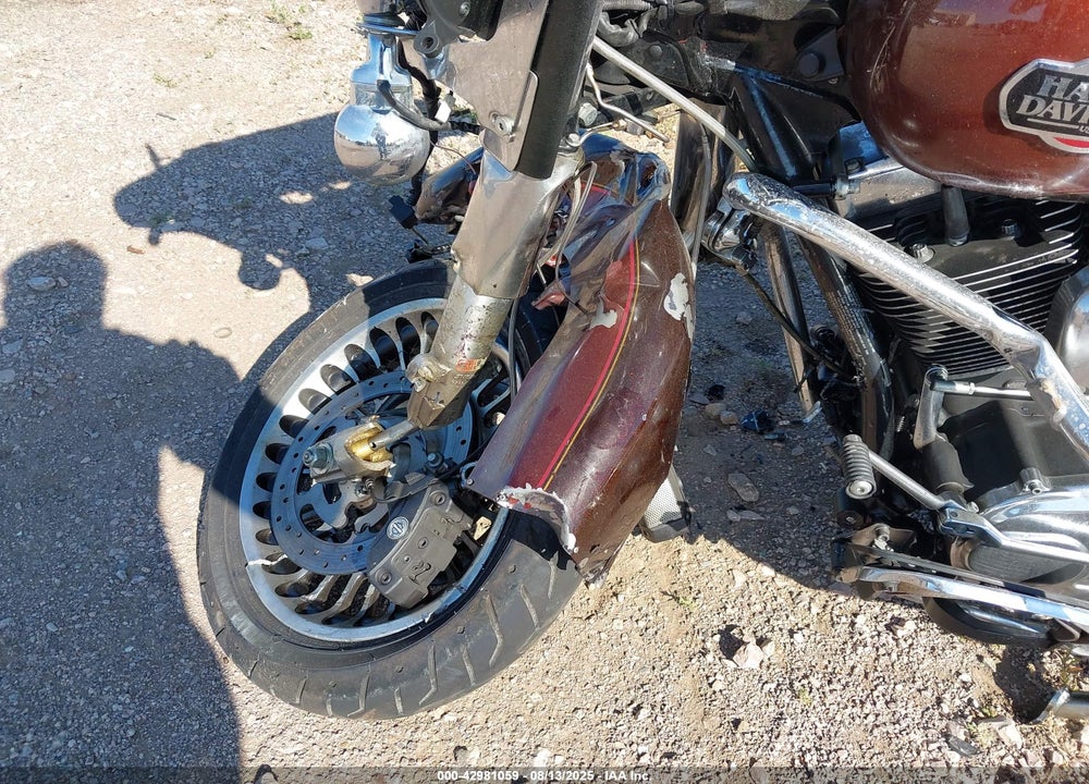 2011 HARLEY-DAVIDSON FLHTCU VIN: 1HD1FC41XBB608119