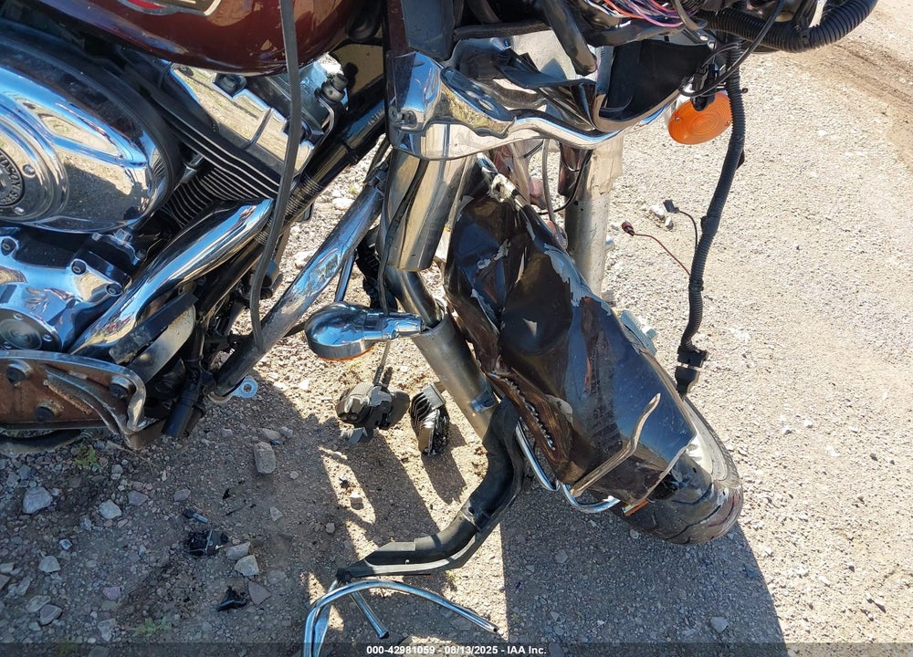 2011 HARLEY-DAVIDSON FLHTCU VIN: 1HD1FC41XBB608119
