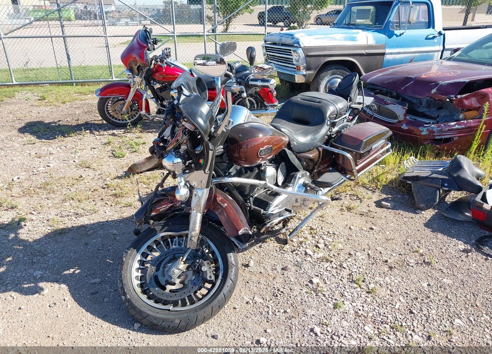 2011 HARLEY-DAVIDSON FLHTCU VIN: 1HD1FC41XBB608119