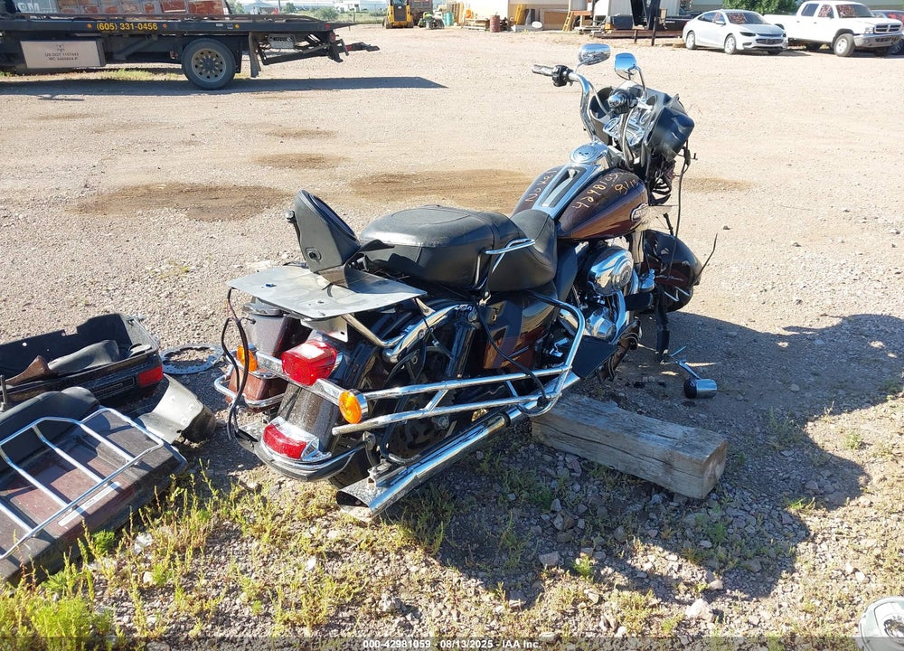 2011 HARLEY-DAVIDSON FLHTCU VIN: 1HD1FC41XBB608119