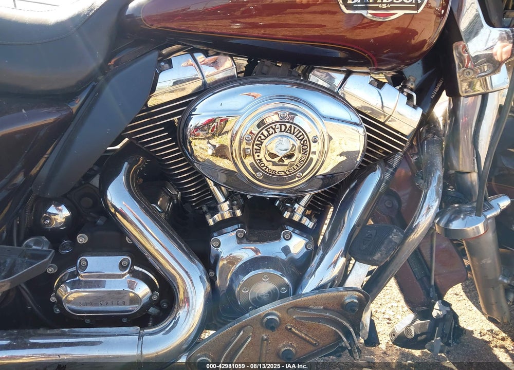 2011 HARLEY-DAVIDSON FLHTCU VIN: 1HD1FC41XBB608119