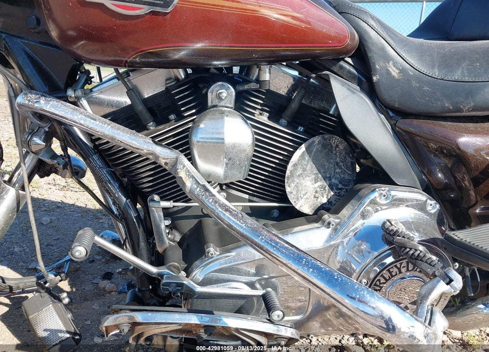 2011 HARLEY-DAVIDSON FLHTCU VIN: 1HD1FC41XBB608119