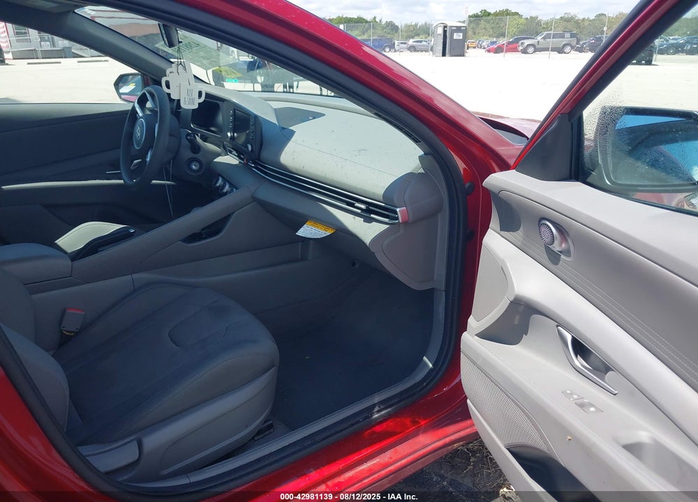 2025 HYUNDAI ELANTRA VIN: KMHLL4DG8SU942873