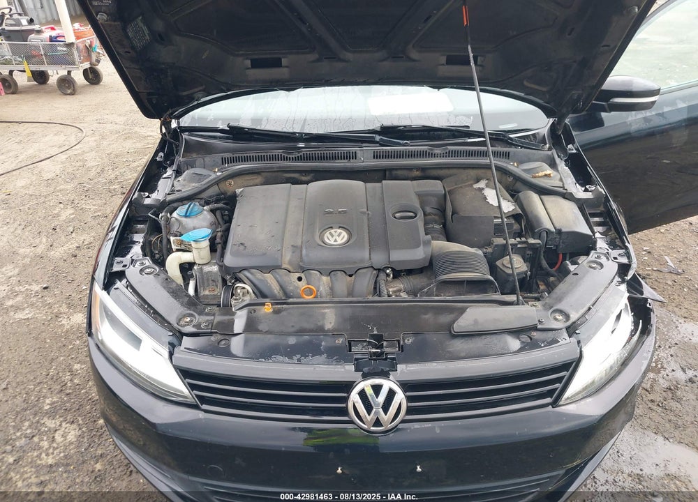 2011 VOLKSWAGEN JETTA 2.5L SE VIN: 3VWDZ7AJ2BM323101