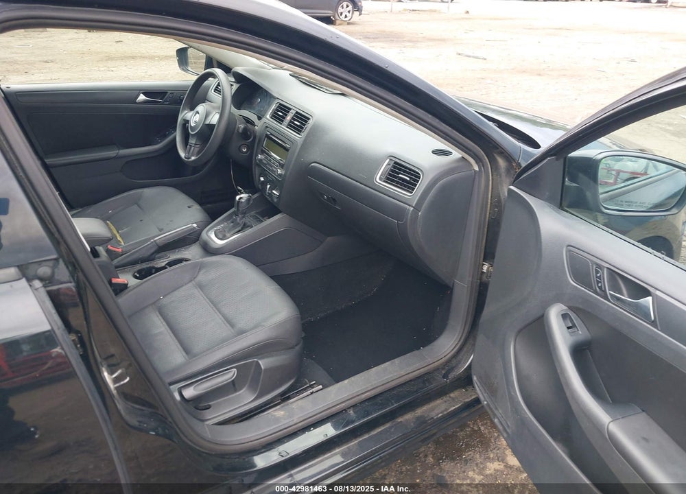 2011 VOLKSWAGEN JETTA 2.5L SE VIN: 3VWDZ7AJ2BM323101