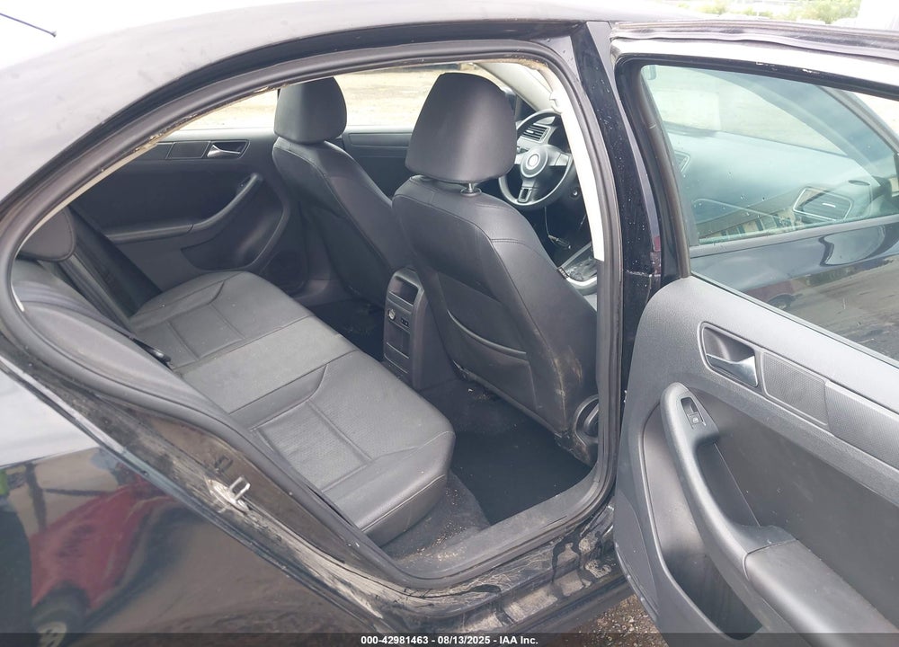 2011 VOLKSWAGEN JETTA 2.5L SE VIN: 3VWDZ7AJ2BM323101