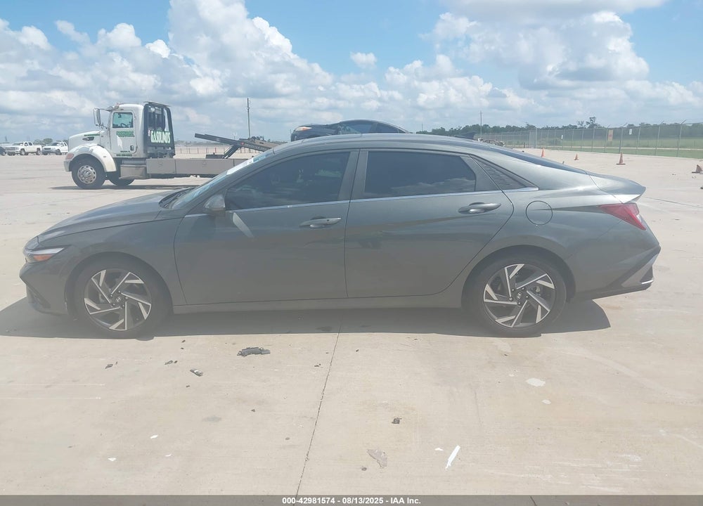 2024 HYUNDAI ELANTRA VIN: KMHLS4DG0RU656044