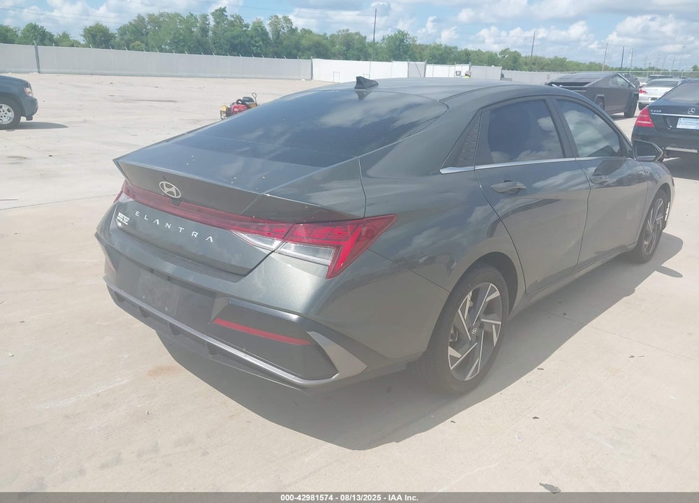 2024 HYUNDAI ELANTRA VIN: KMHLS4DG0RU656044