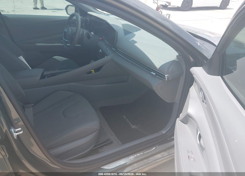 2024 HYUNDAI ELANTRA VIN: KMHLS4DG0RU656044