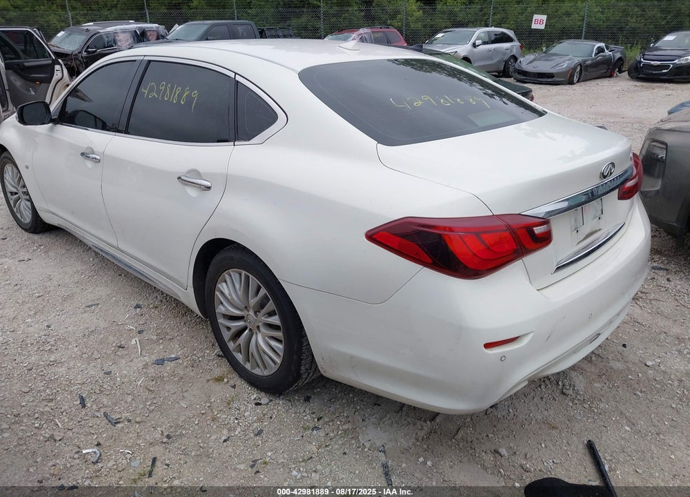 2015 INFINITI Q70 VIN: JN1BY1PP7FM600139