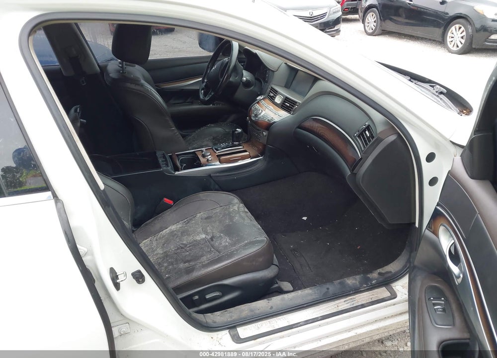 2015 INFINITI Q70 VIN: JN1BY1PP7FM600139
